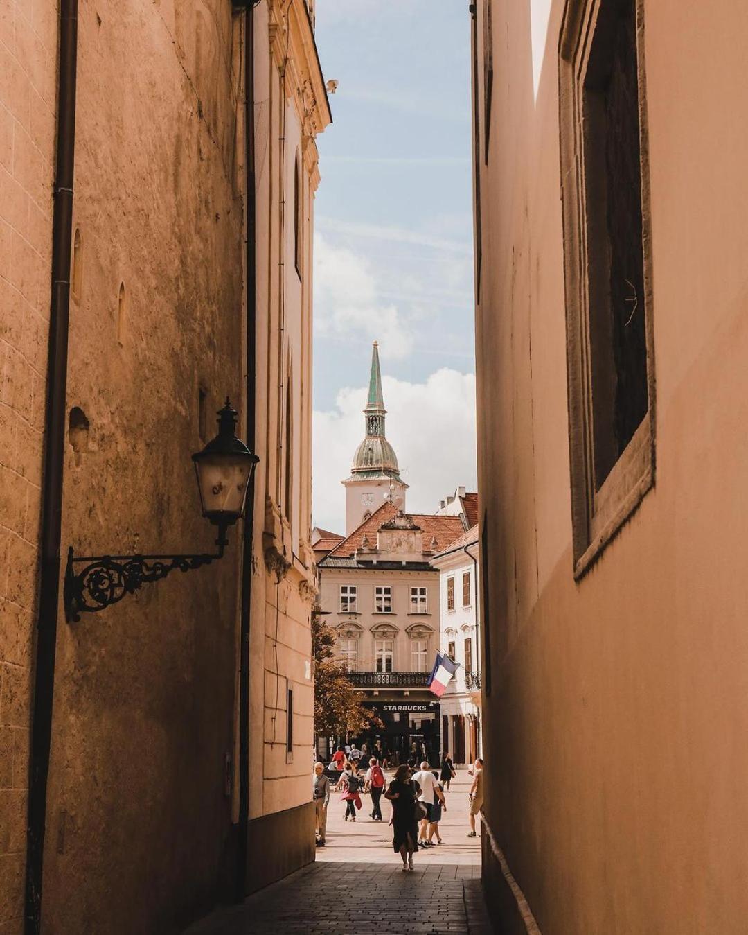 Extralarge Queen Room In The Heart Of Bratislava With Terrace Екстер'єр фото