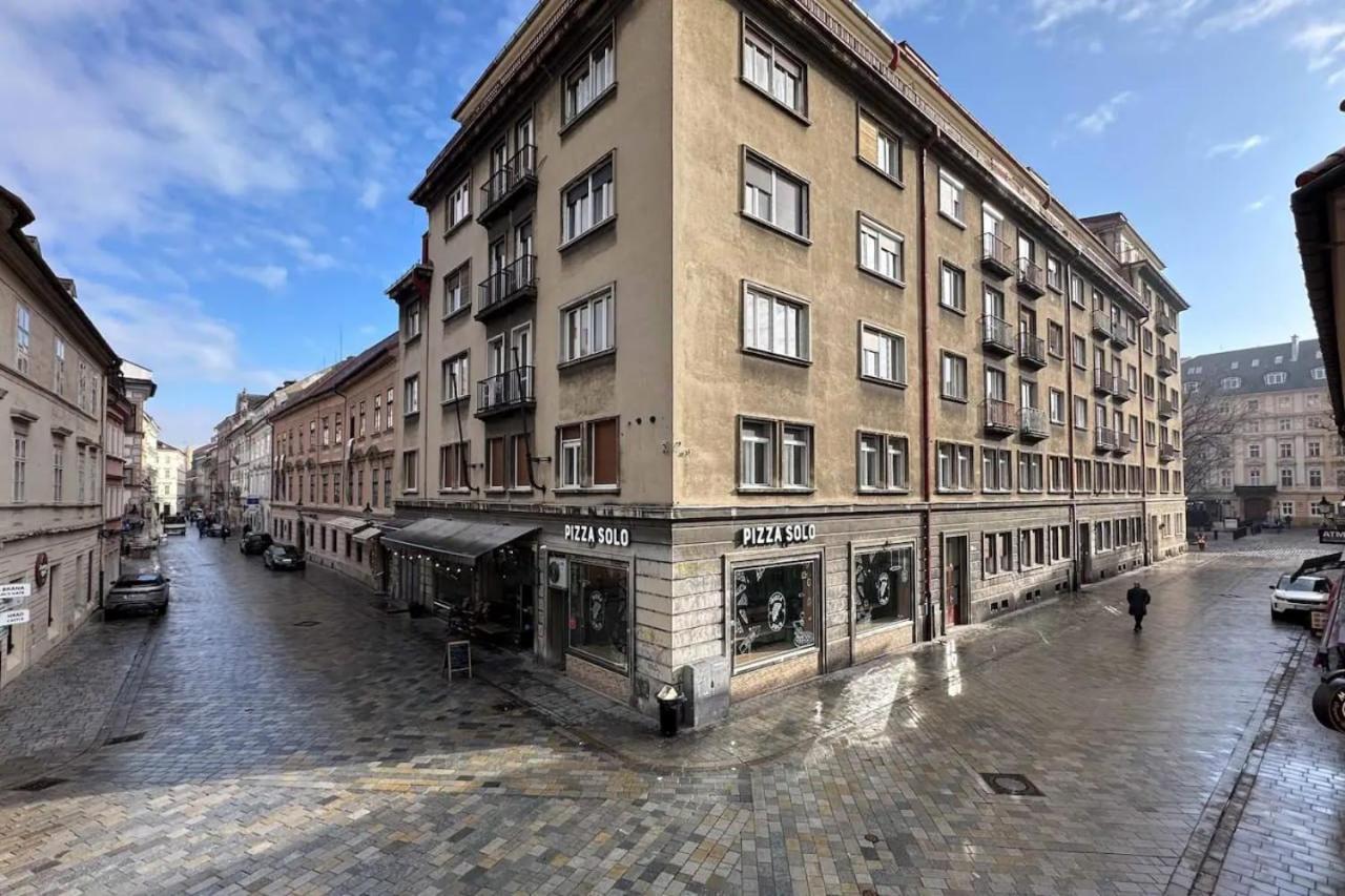 Extralarge Queen Room In The Heart Of Bratislava With Terrace Екстер'єр фото