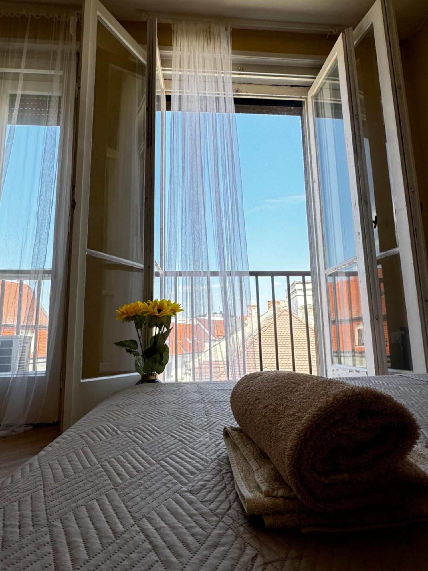 Extralarge Queen Room In The Heart Of Bratislava With Terrace Екстер'єр фото